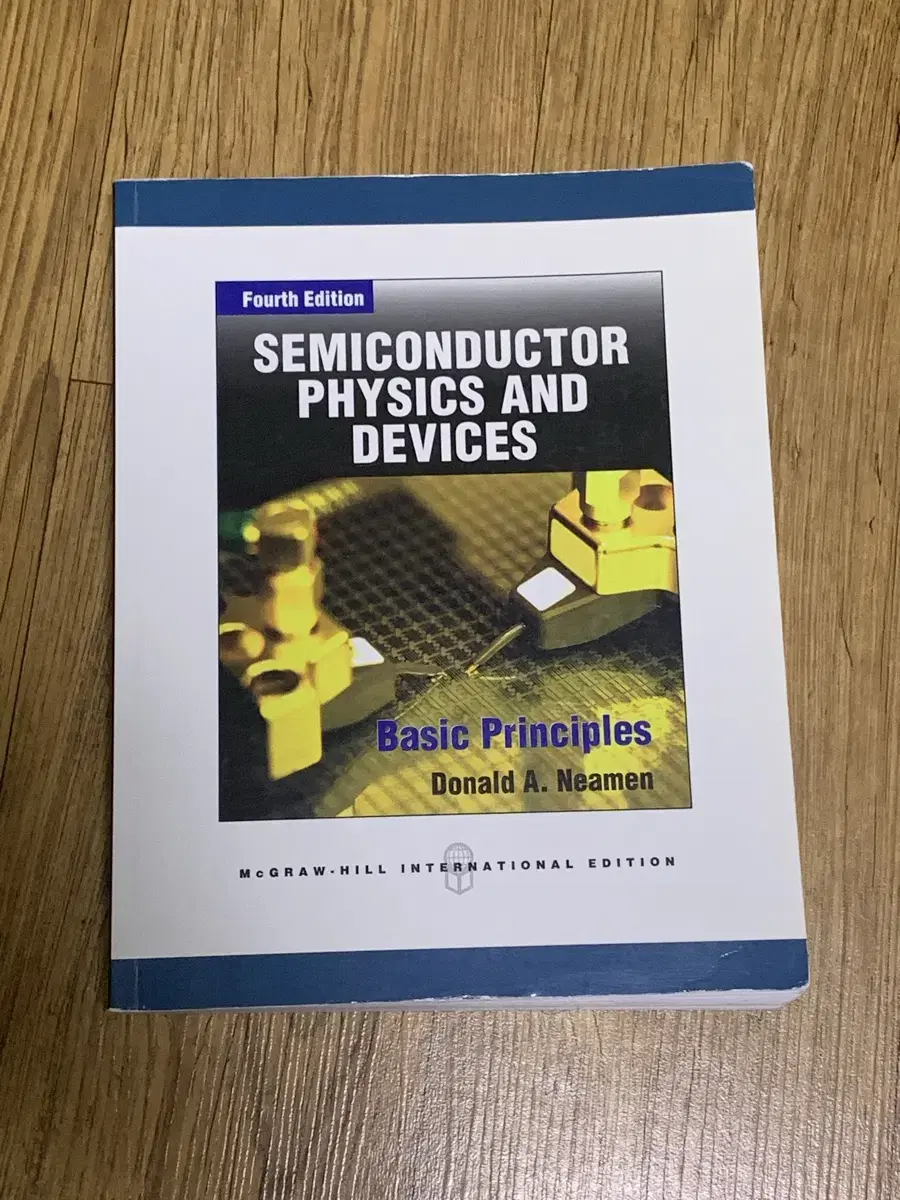 Semiconductor Physics and Devices 전공서적