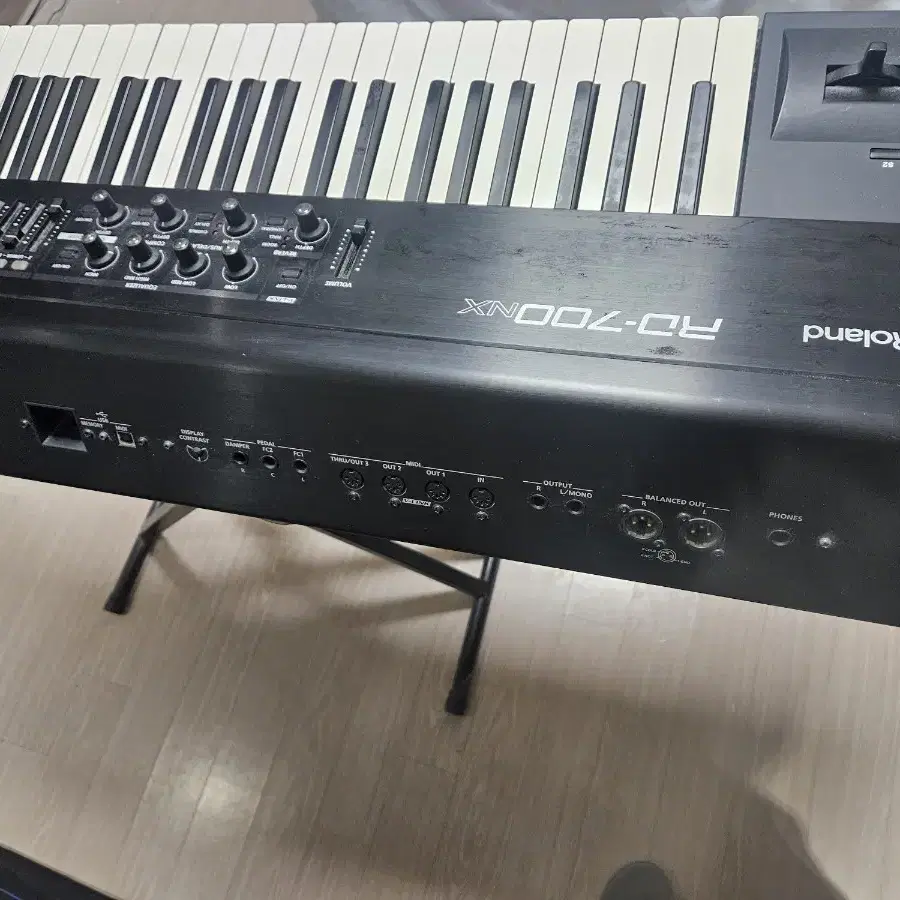 롤랜드 RD-700NX  Roland