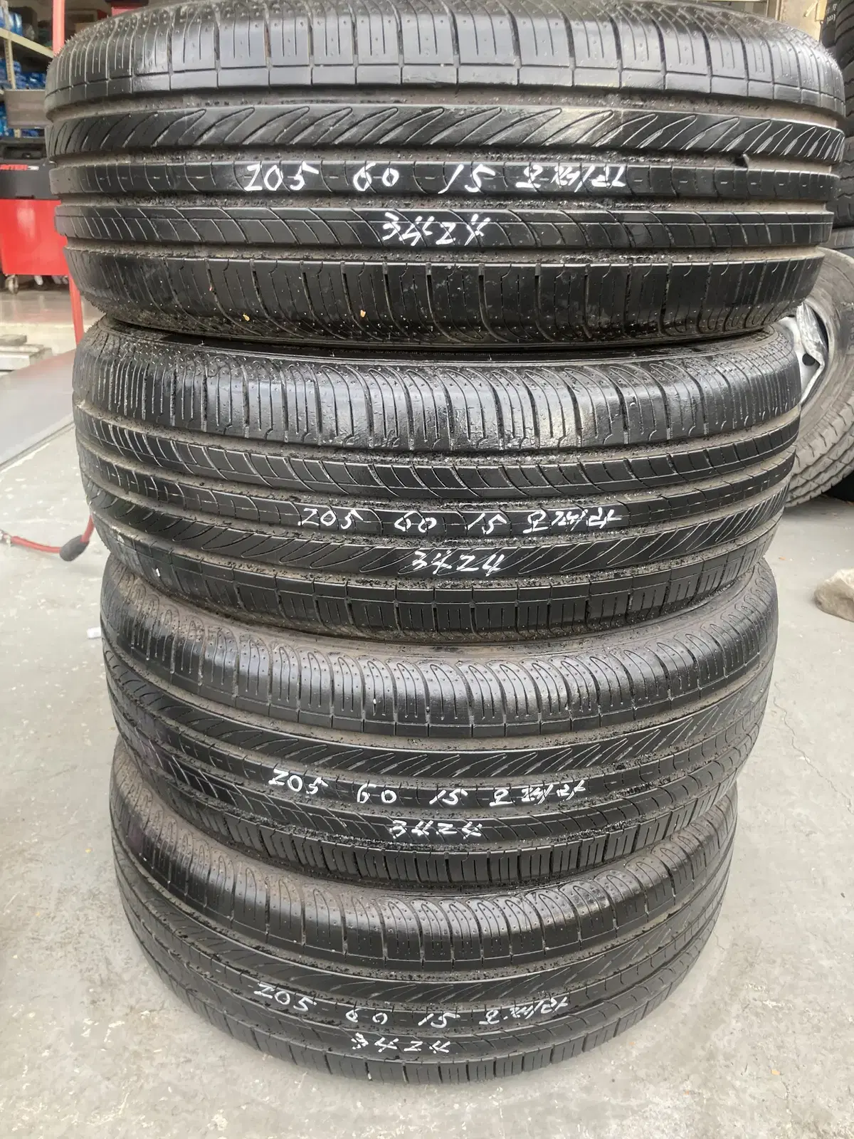 24년식 205/60R15 오페라 중고 타이어 1대분 싸게 판매 합니다