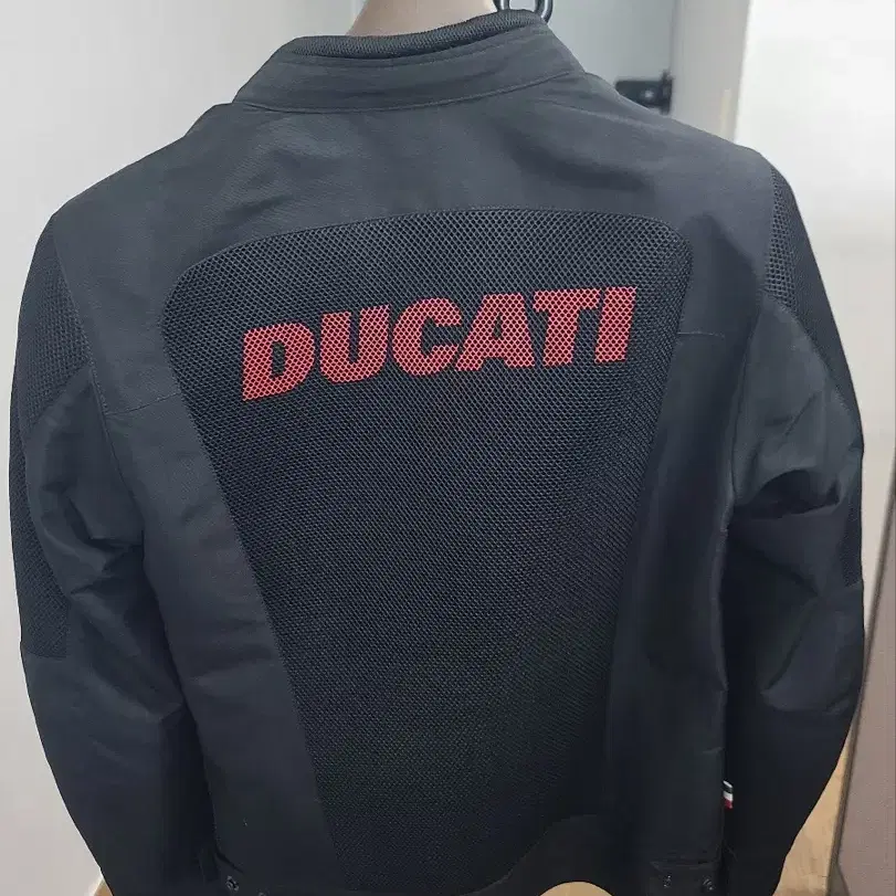 DUCATI (스피디) 메쉬 검정자켓