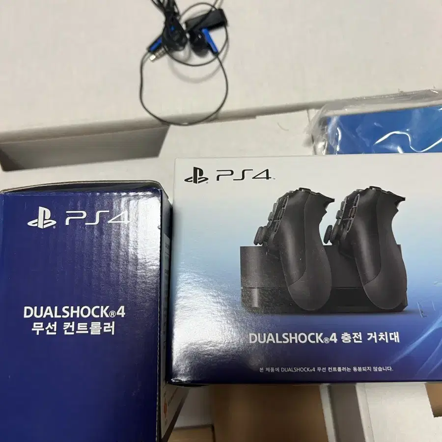 희귀 플레이스테이션4 ps4 + 사일런트힐 p.t 설치 +추가cd판매