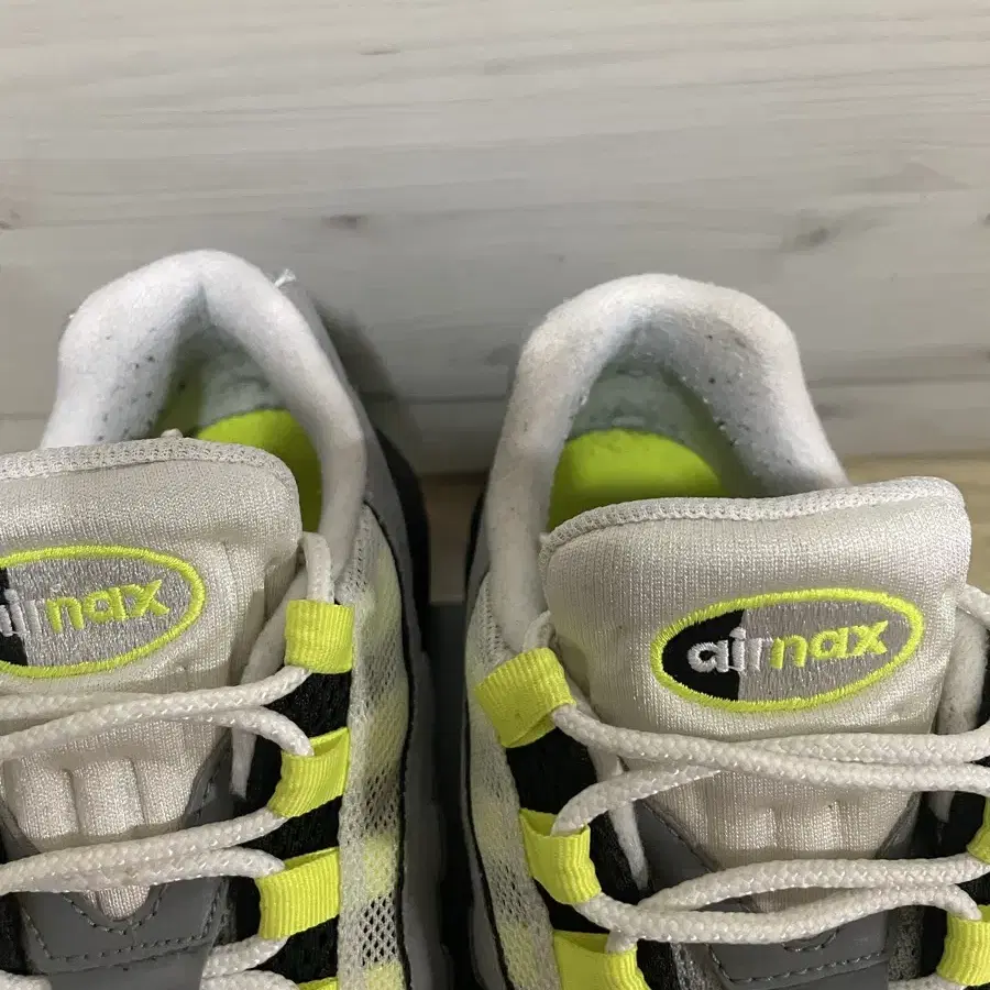 [260] airmax 95 og neon yellow 2020