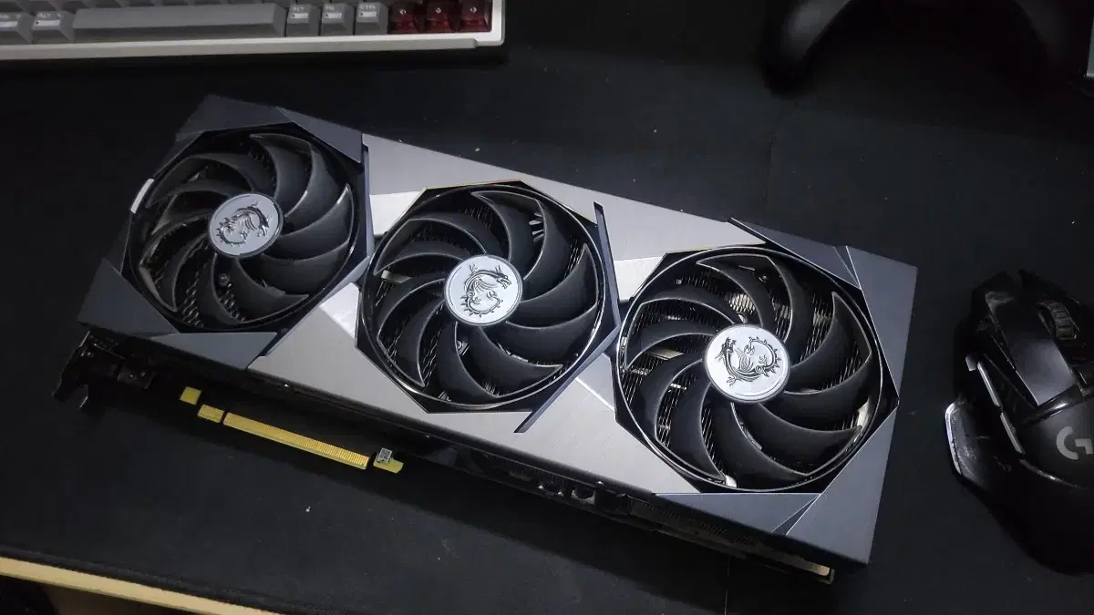 MSI RTX 3070TI 슈프림 팝니다.