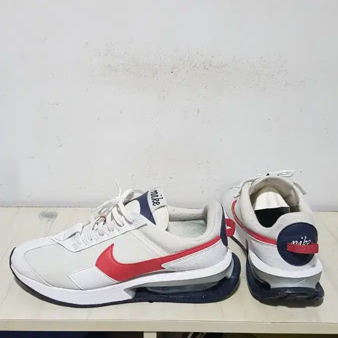 택포 260~265 A급 정품 NIKE AIR-MAX 경량 왕쿠션 운동화