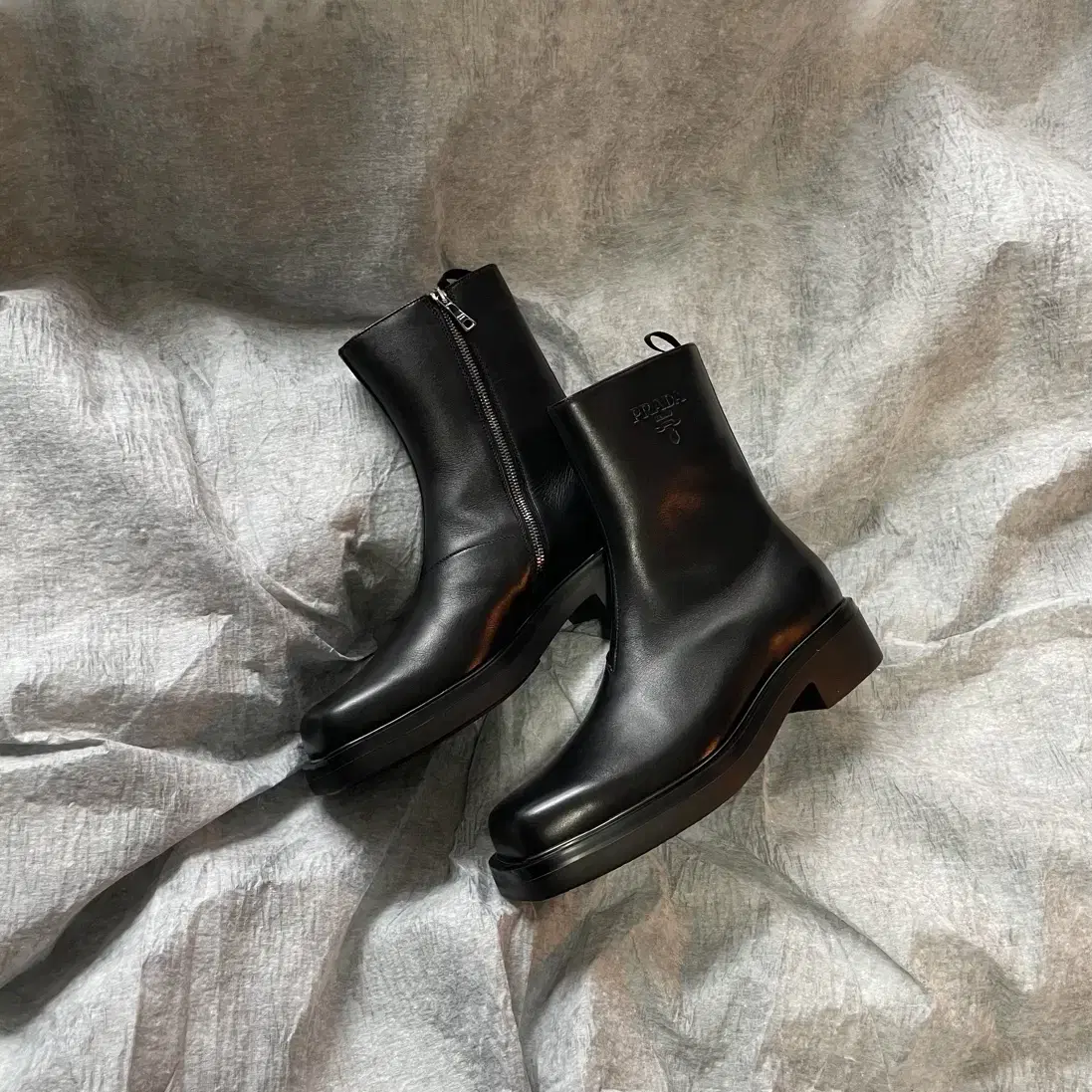 프라다 스퀘어토 앵클 부츠 / Prada Square-Toe Boots