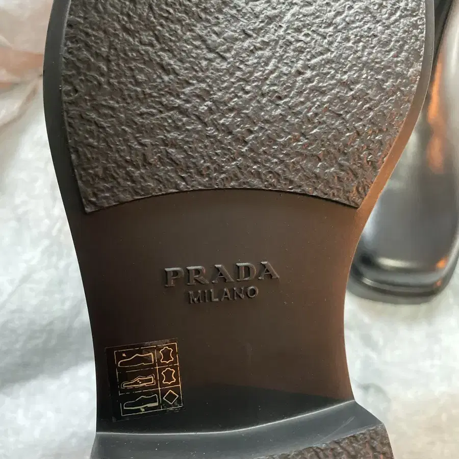 프라다 스퀘어토 앵클 부츠 / Prada Square-Toe Boots