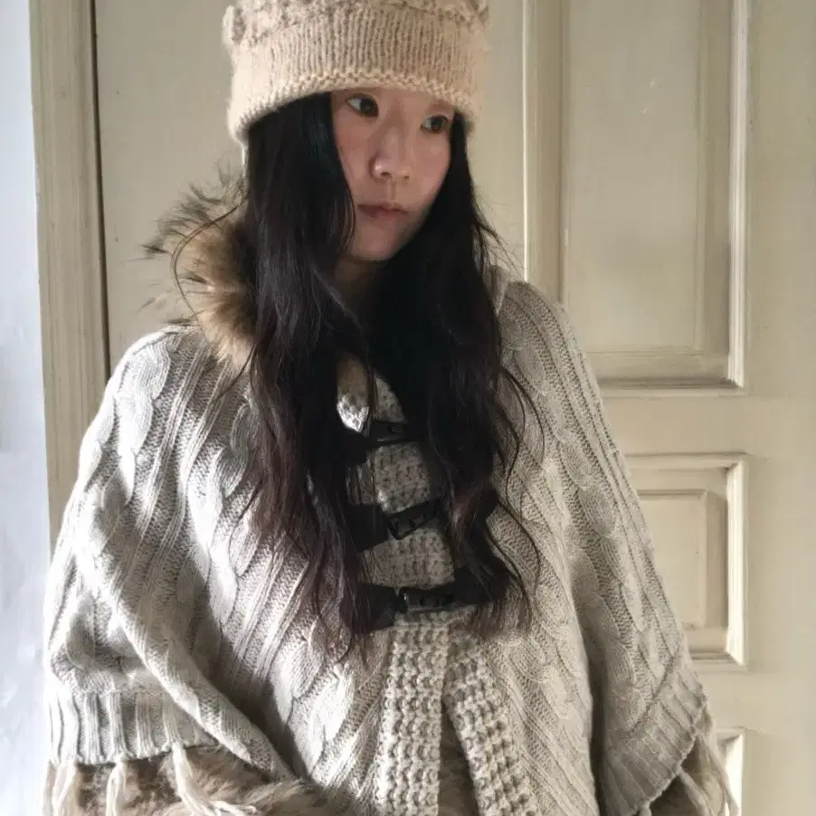 vintage beige pom-pom beanie