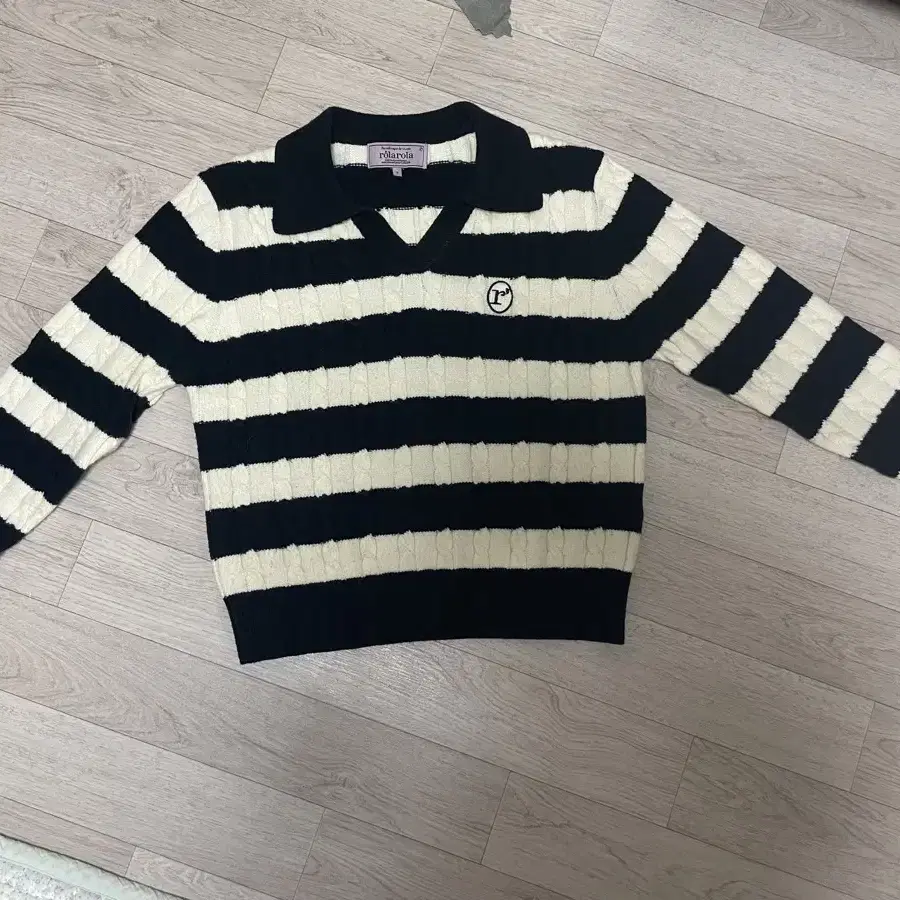 로라로라 COLLAR STRIPE BOARDER KNIT