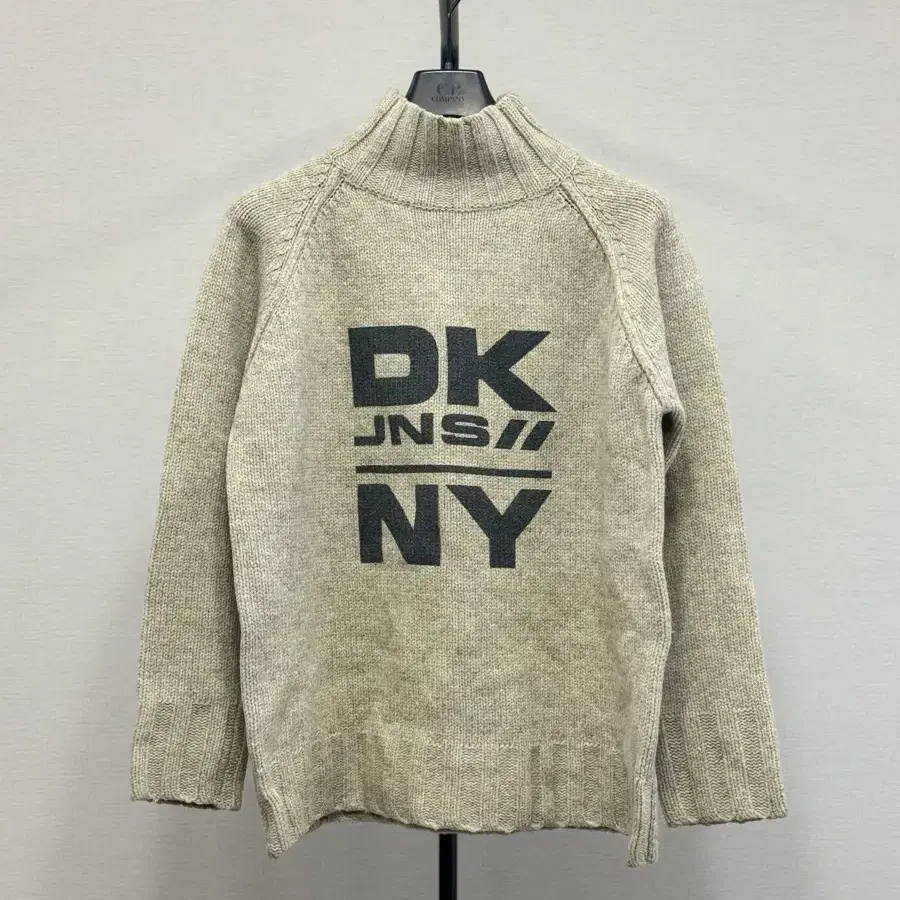 DKNY 진스 프린팅 터틀넥 니트