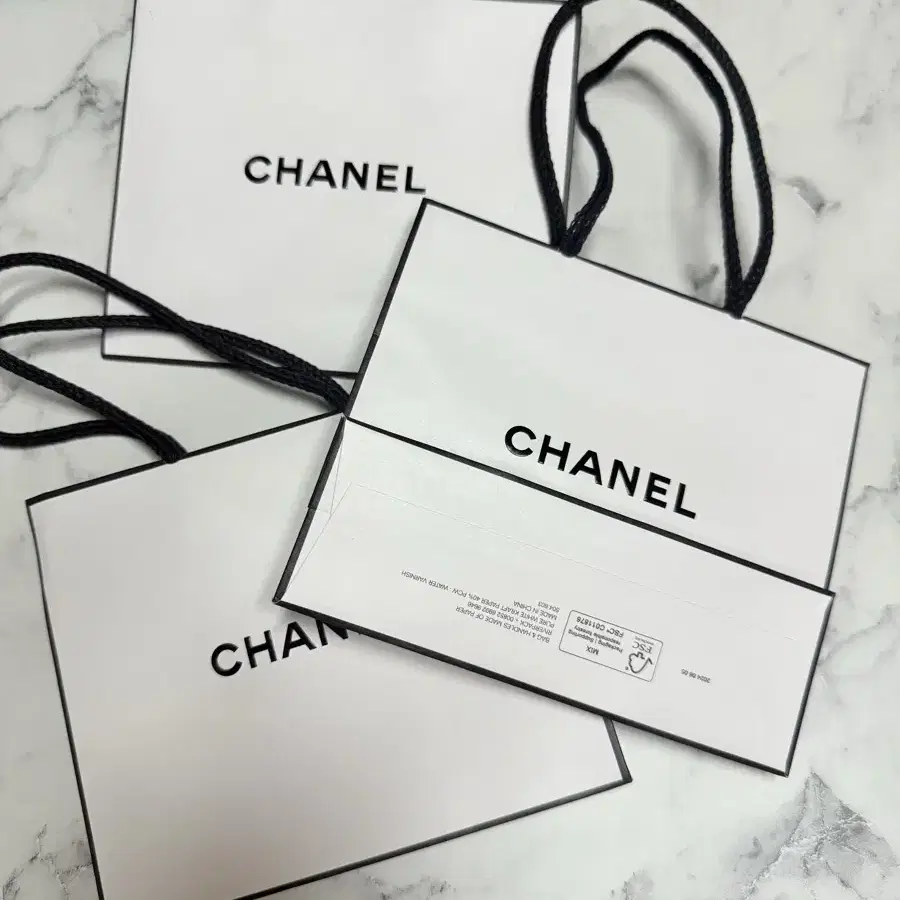 샤넬 쇼핑백 3개 CHANEL 소 자 쇼핑백 선물백 화장품