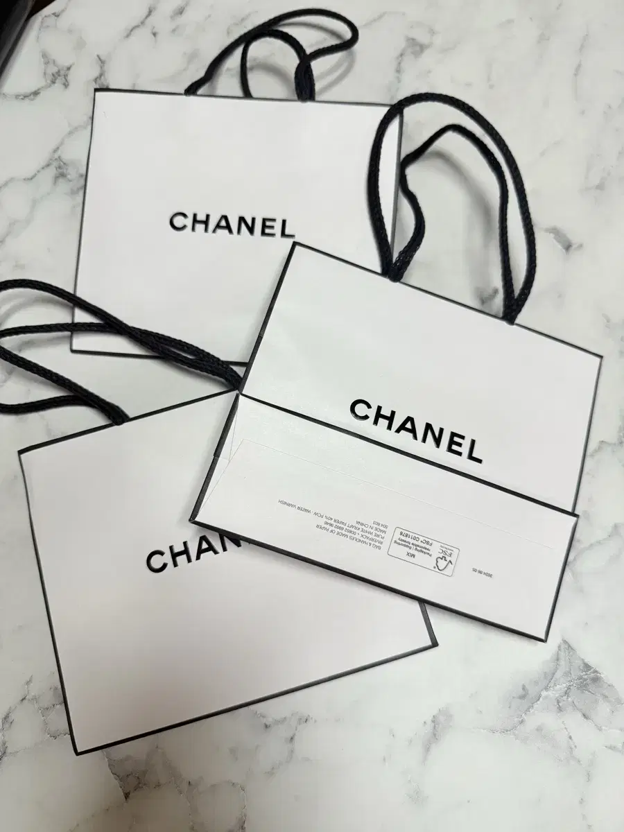 샤넬 쇼핑백 3개 CHANEL 소 자 쇼핑백 선물백 화장품