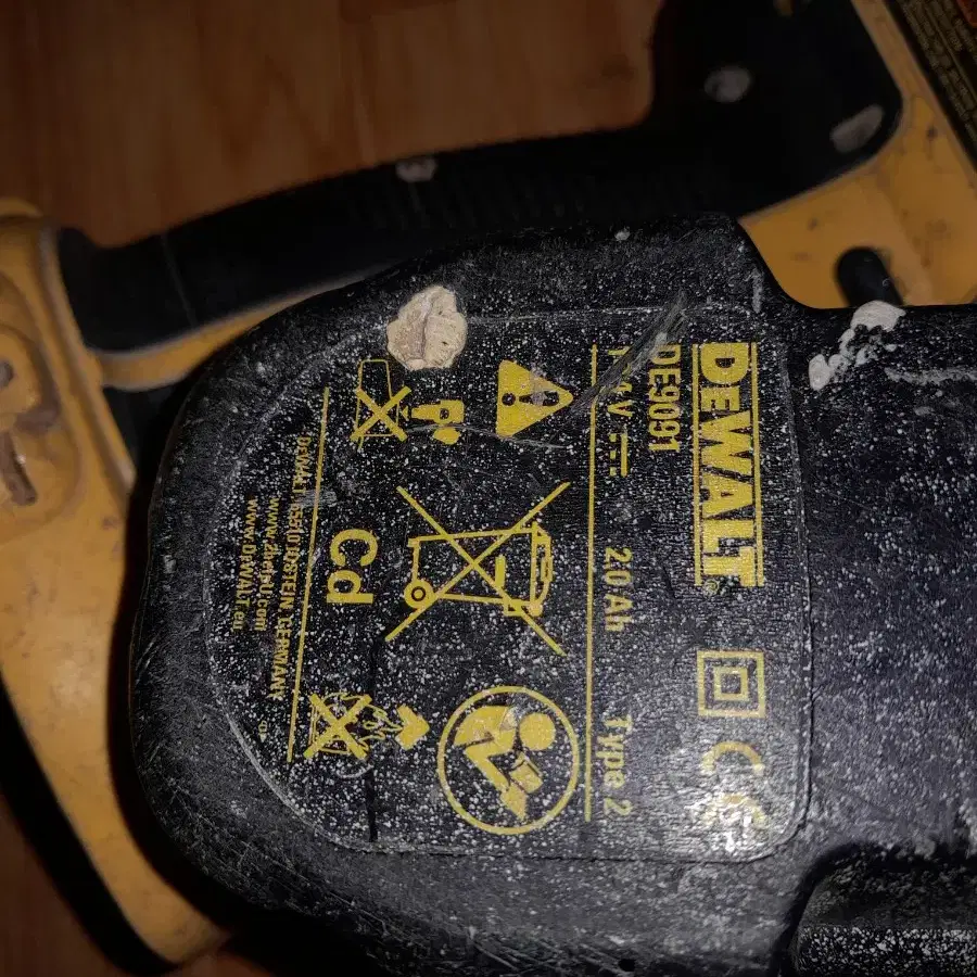 고장난DEWALT ~14.4V 충전드 릴