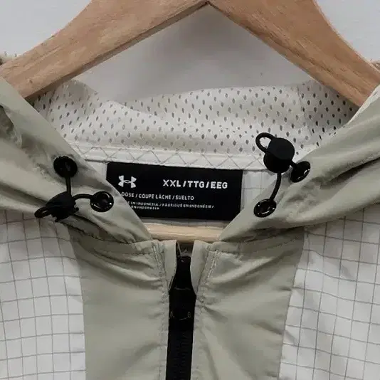 언더아머 Under Armour 베이지 바람막이자켓 공용 XXL A407