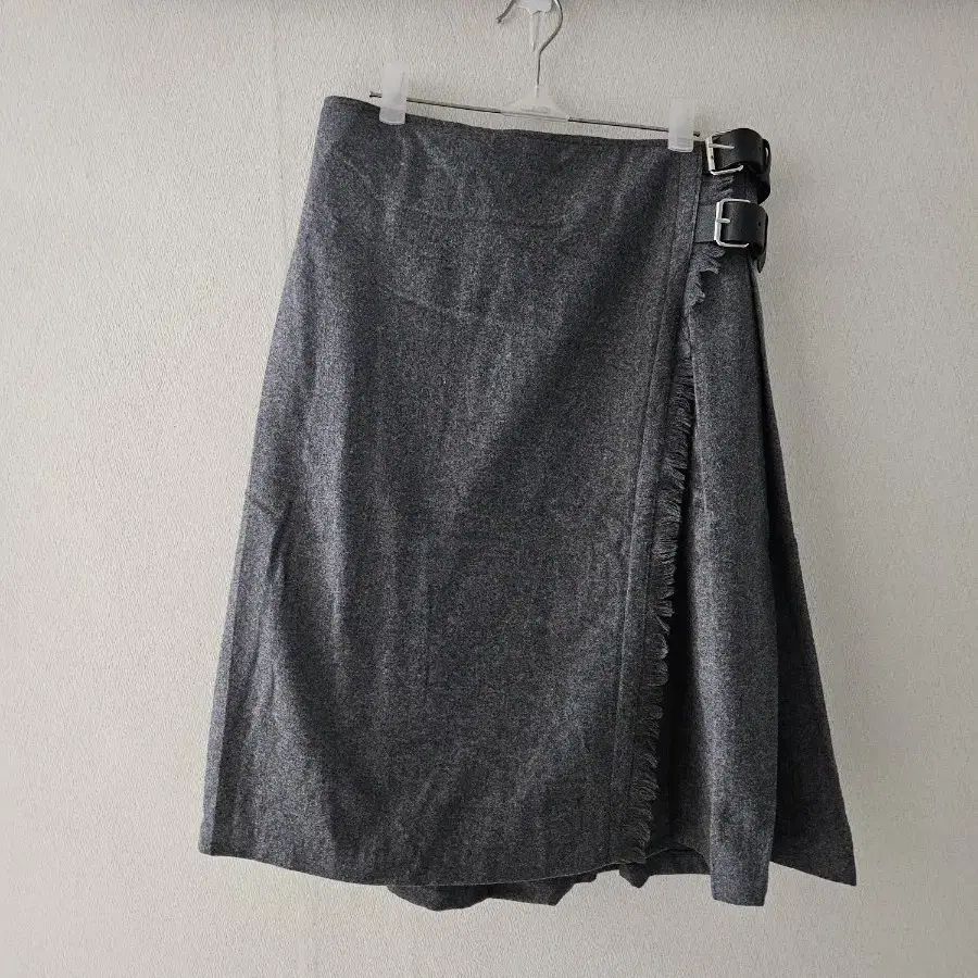 페인티드우드 wool pleats belt skirt