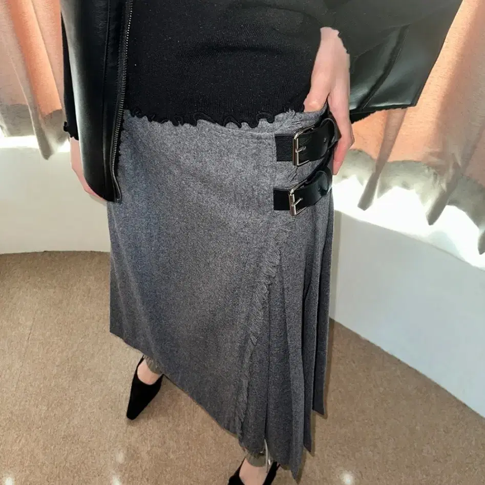 페인티드우드 wool pleats belt skirt