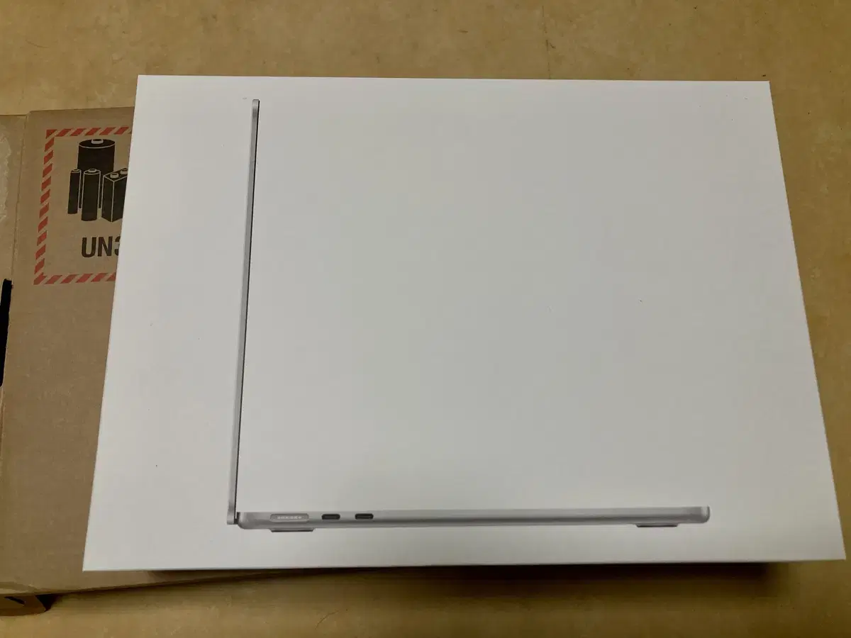 [Direct sales in Seoul] MacBook Air 13 M3 Silver 256GB 16GB Sealed