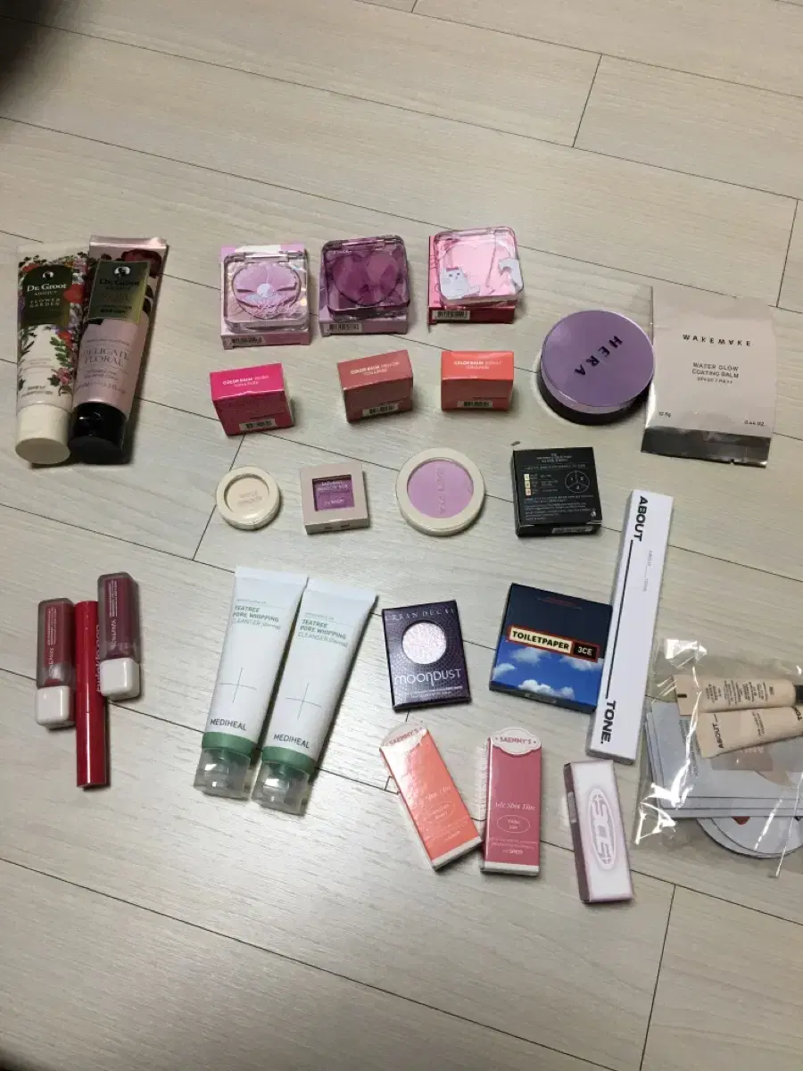 Etude House Heart Pop Blusher, Urban Decay, The Saem Zuu's Attention-Getting Concealer, 3CE, etc.