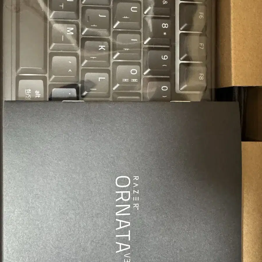 레이저 ORNATA V3 게이밍키보드 미사용 단순개봉 판매합니다