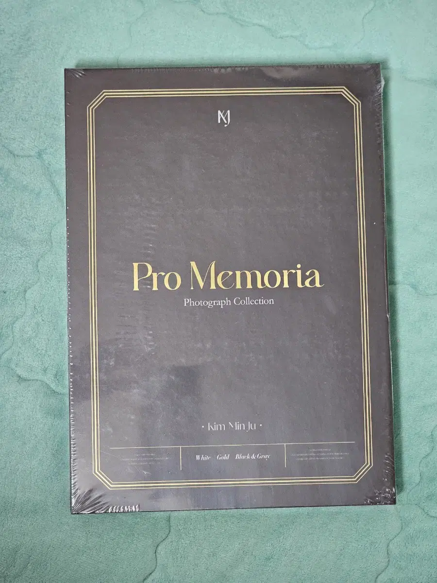 김민주 포토북 Pro memoria 한정판 미개봉 판매