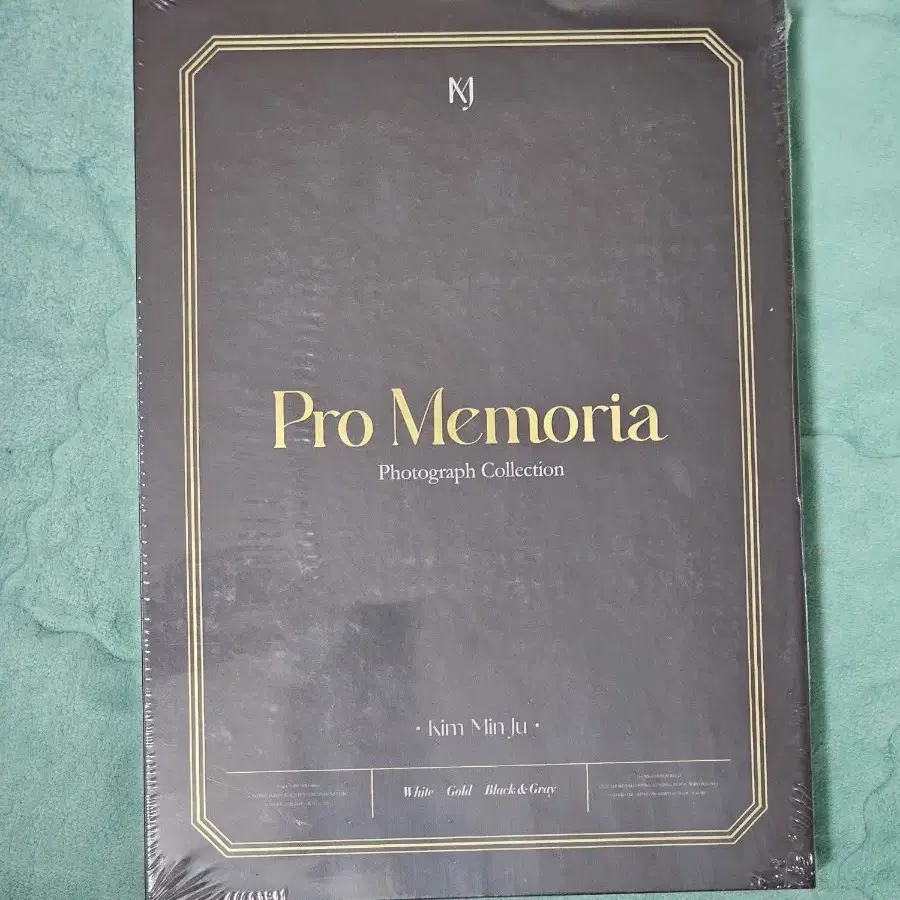 김민주 포토북 Pro memoria 한정판 미개봉 판매