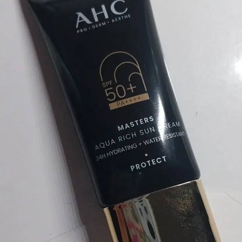 AHC 마스터스 아쿠아 리치 선크림 30ml