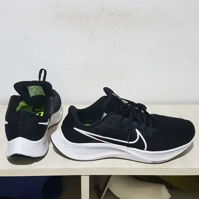 택포 250-255 정품 NIKE ZOOM-AIR 초경량 왕쿠션 스니커즈