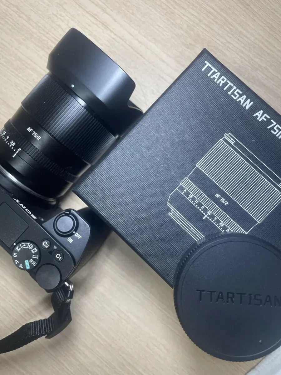 티티아티산 75mm f2.0 af fe마운트입니다