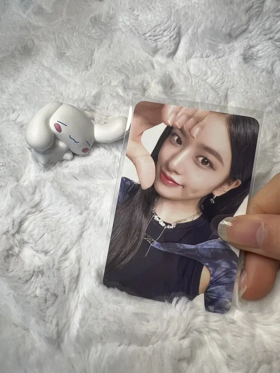 ive minive yujin pouch