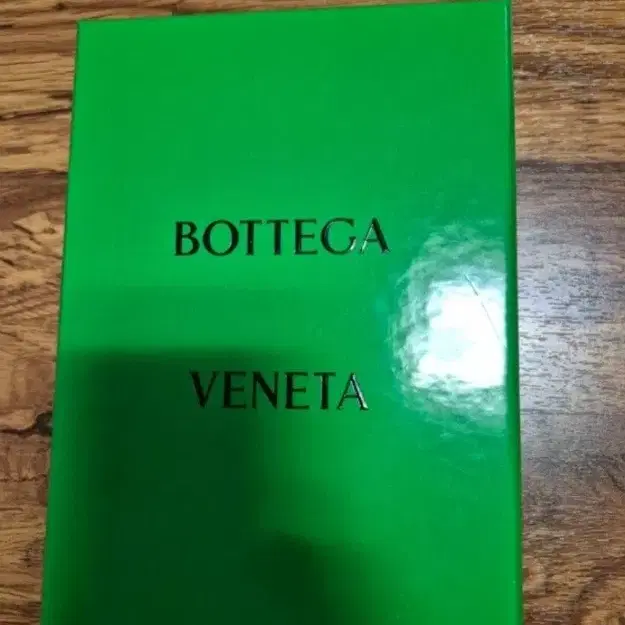 새상품급 보테가베네타 신형 투톤 반지갑