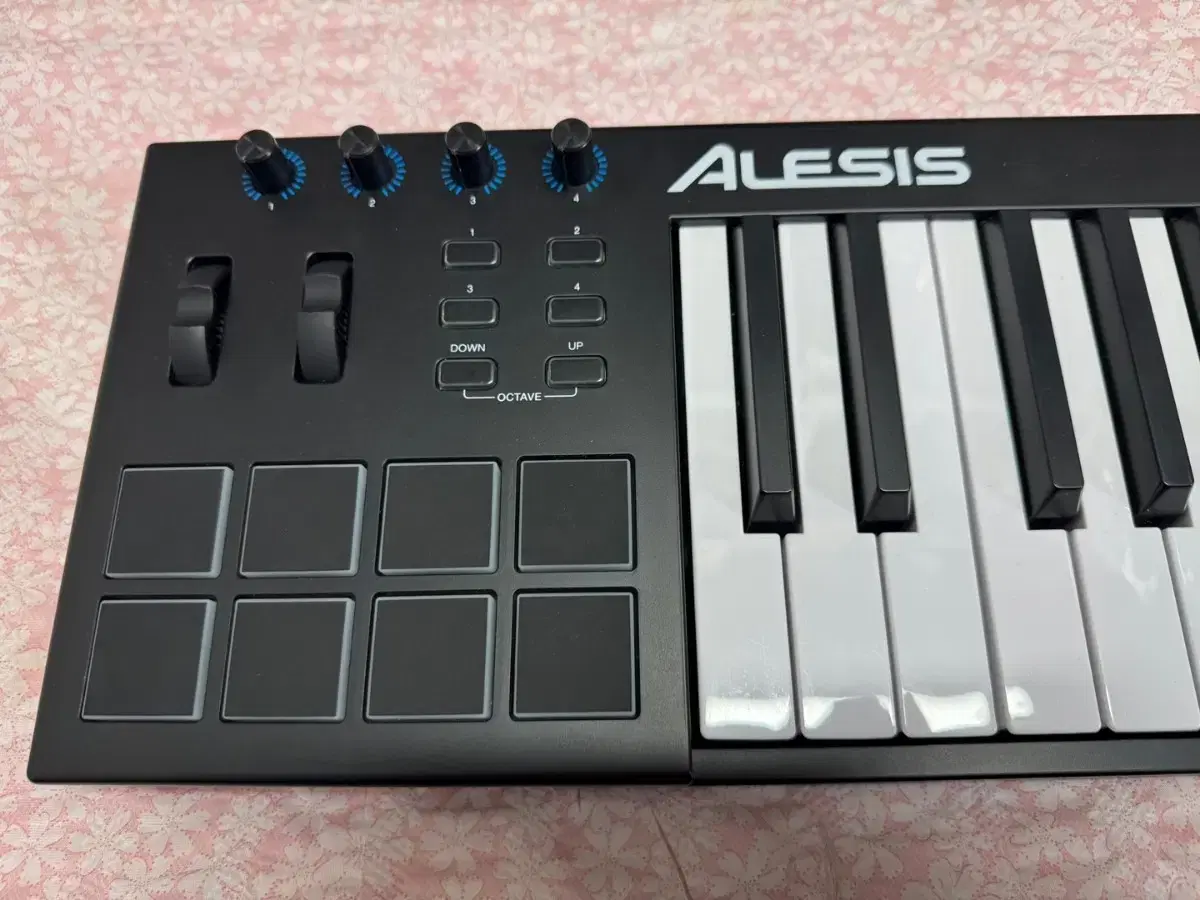 알레시스 V25 마스터키보드 Alesis V25 마스터건반 판매