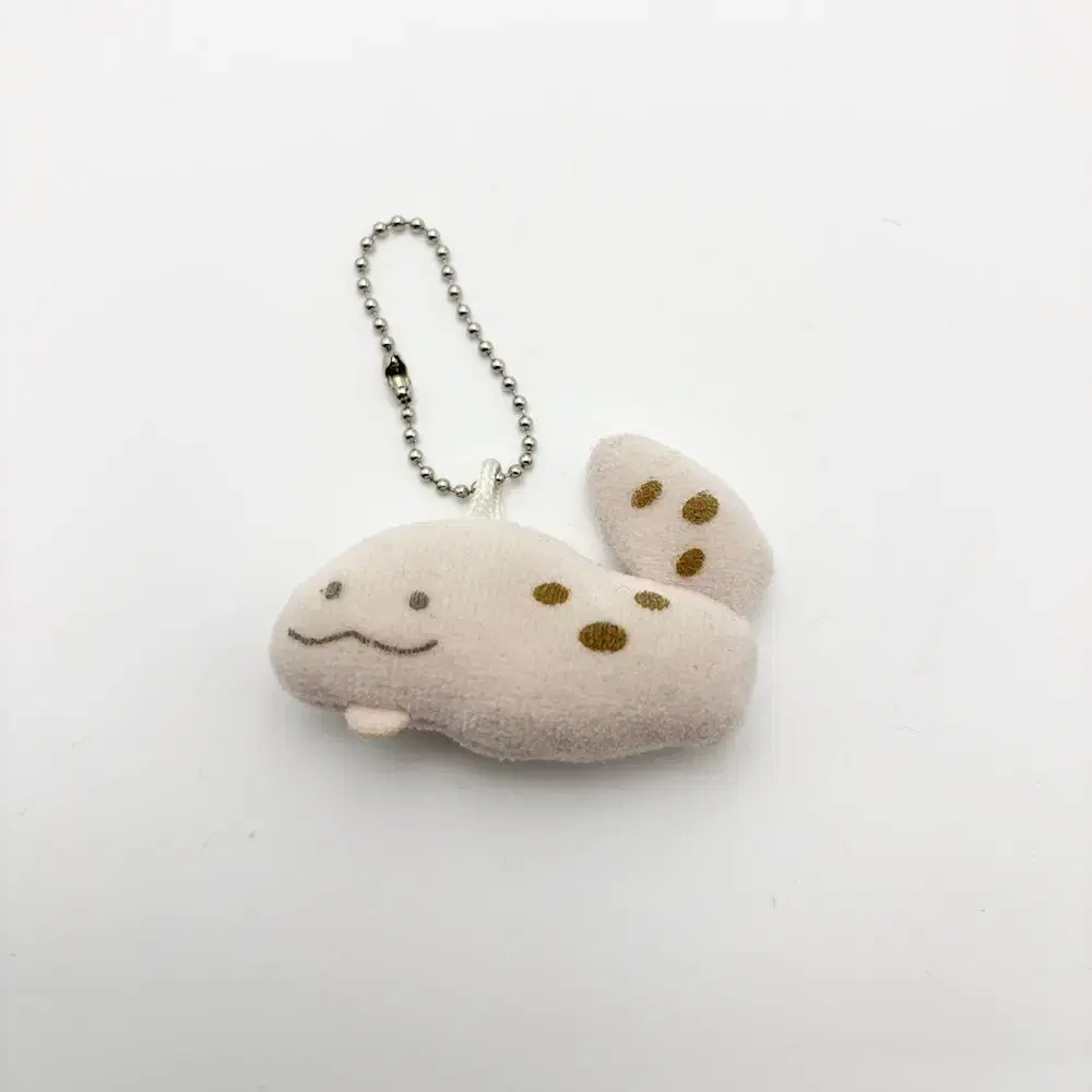 keyring, the reptile leopard gecko with the eyes of a rabbit, on a key chain