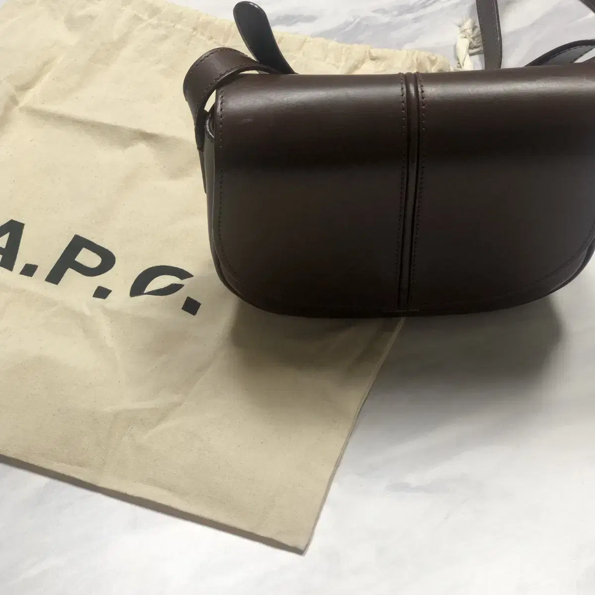 A.P.C. 아페쎄 베티백 다크브라운