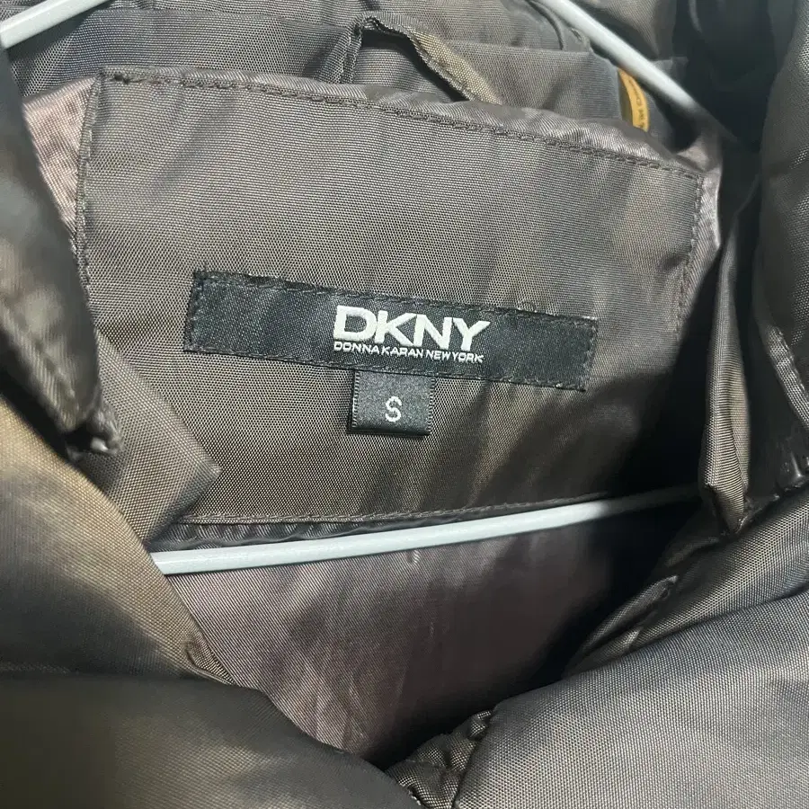 DKNY 여성 하프 패딩자켓