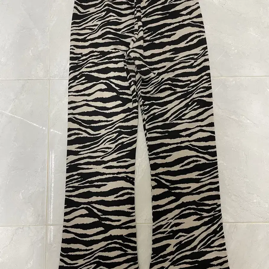 마르디 메크르디   FLARE PANTS ZEBRA_IVORY