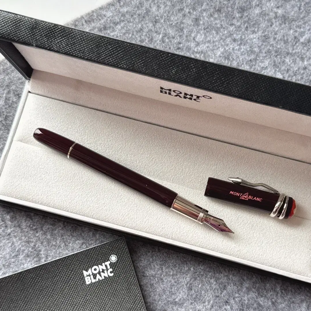 Montblanc 몽블랑  뱀띠 해  기념해요.  만년필.