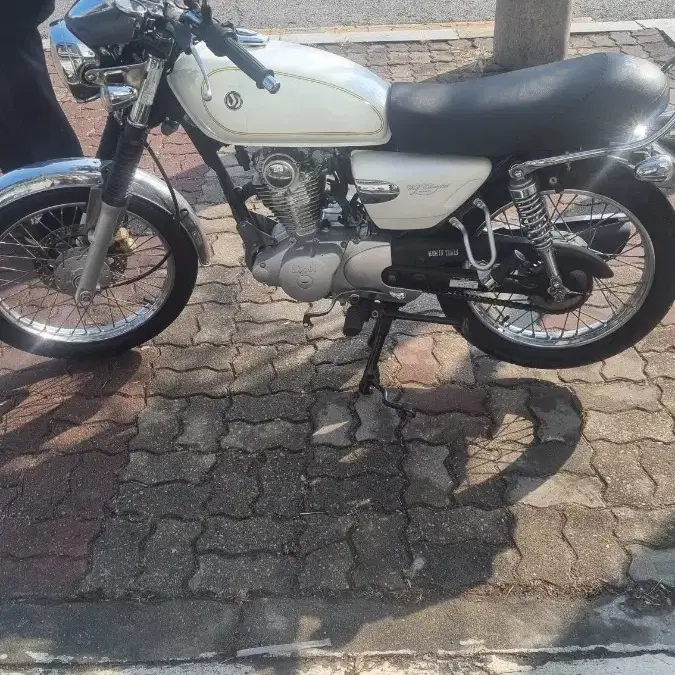 울프 125cc 14년식