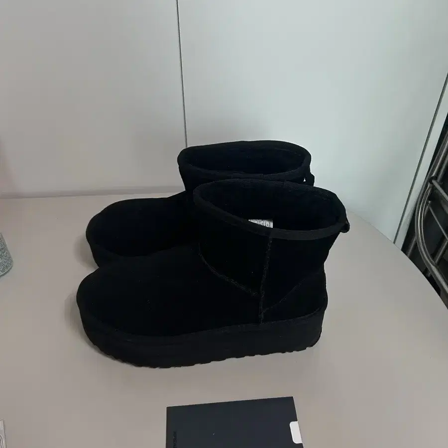 어그 UGG 클래식 미니 플랫폼 부츠 블랙 250(US8)