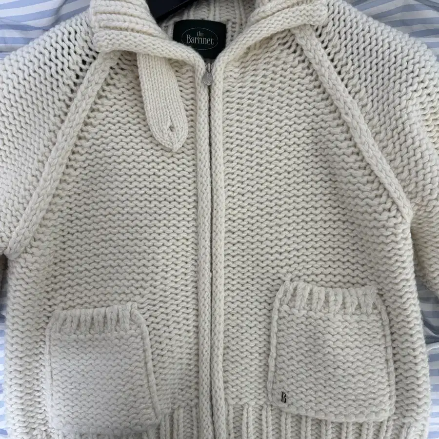 더바넷 Ivory Soap Zip-Up Knit Cardigan