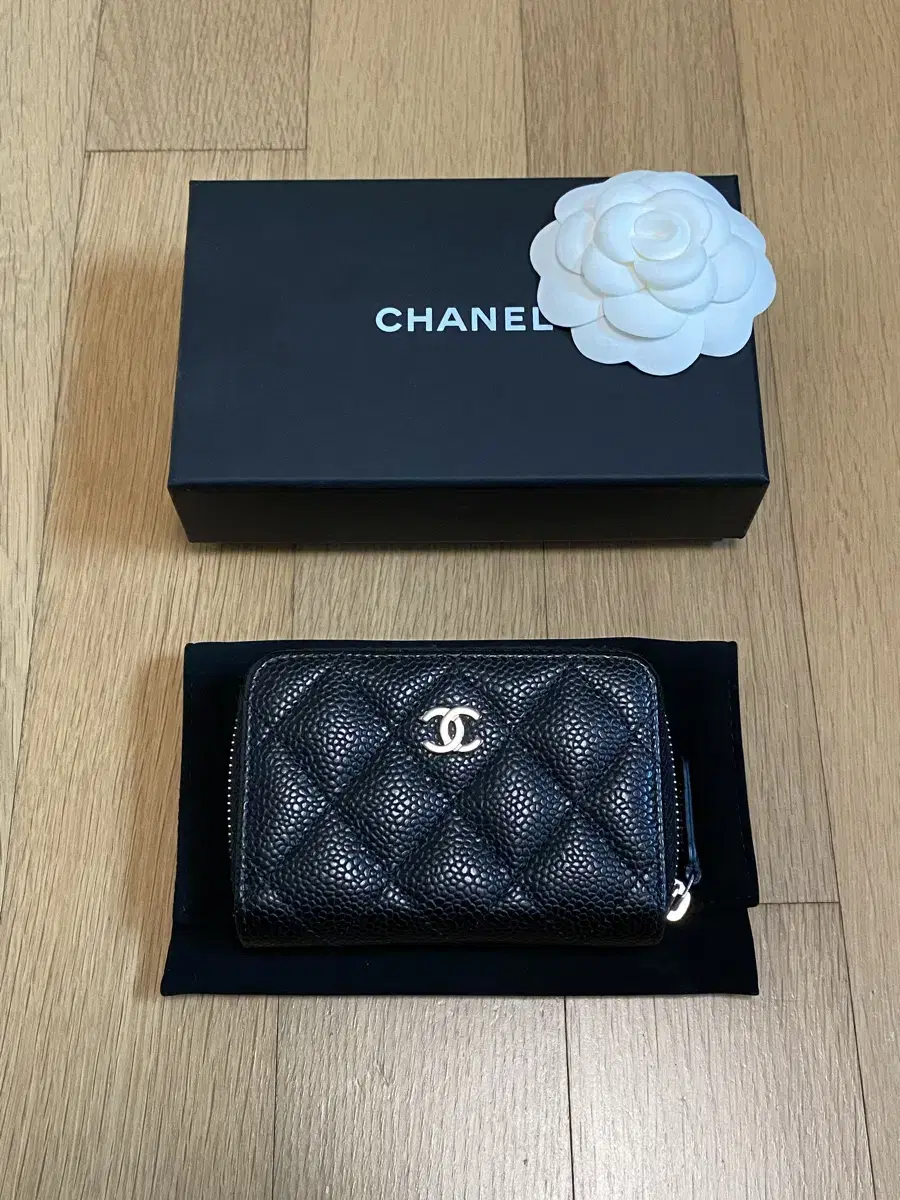 CHANEL 샤넬 클래식 지갑 지퍼돌이 은장