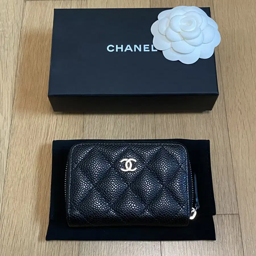 CHANEL 샤넬 클래식 지갑 지퍼돌이 블랙 은장