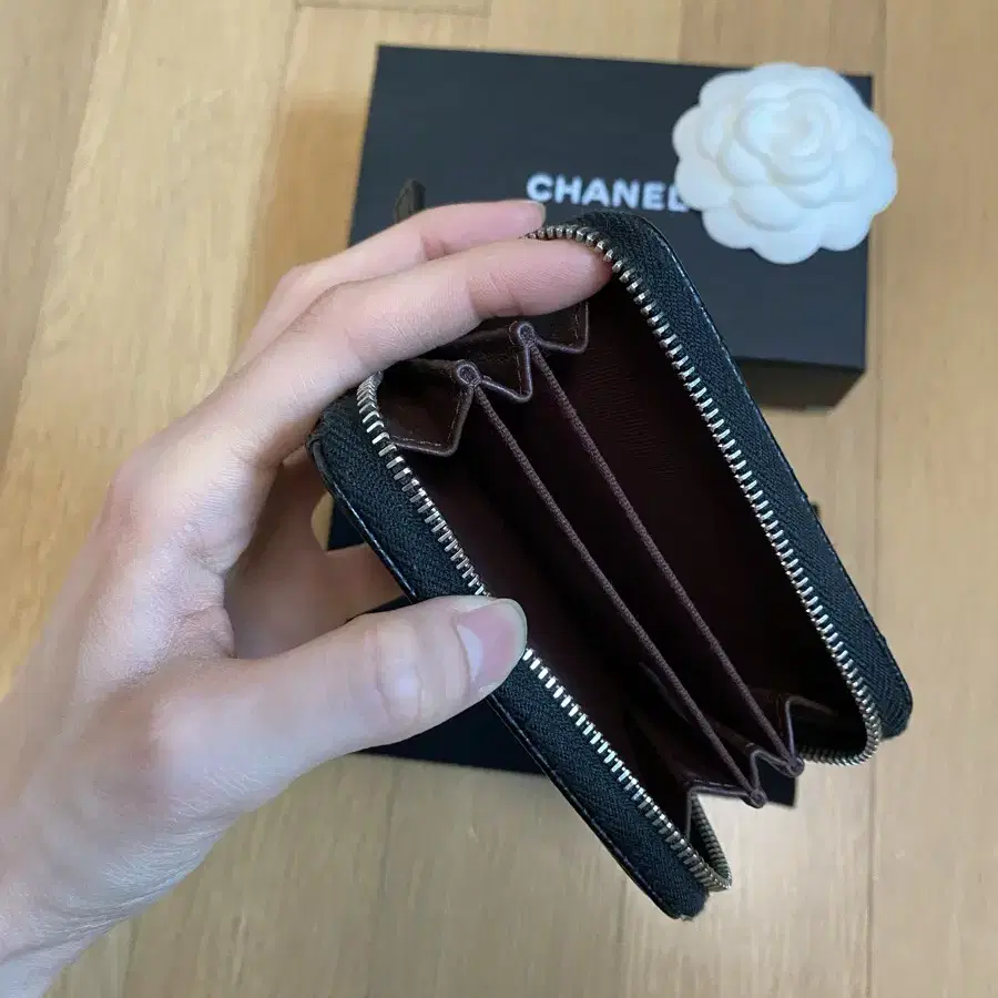 CHANEL 샤넬 클래식 지갑 지퍼돌이 블랙 은장