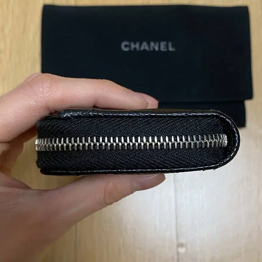 CHANEL 샤넬 클래식 지갑 지퍼돌이 블랙 은장