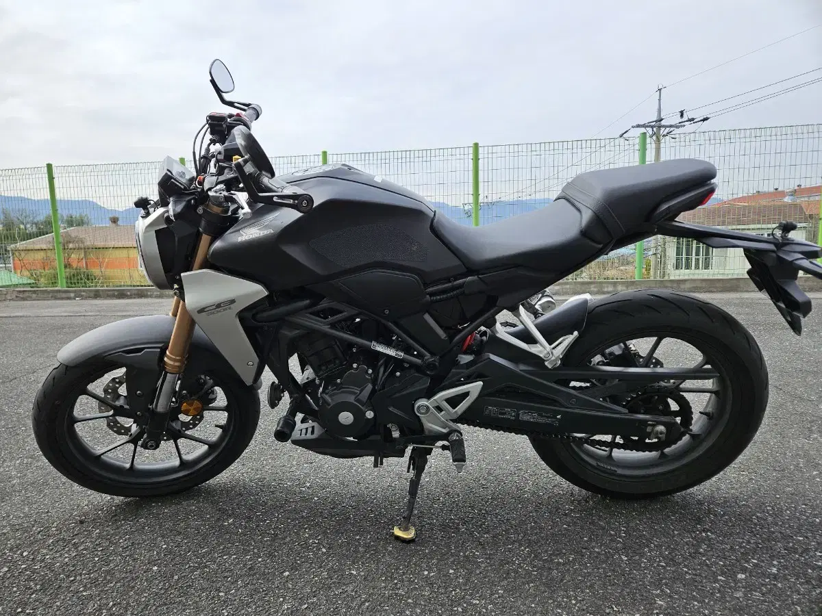 (김해)혼다CB300R 20년식팝니다.