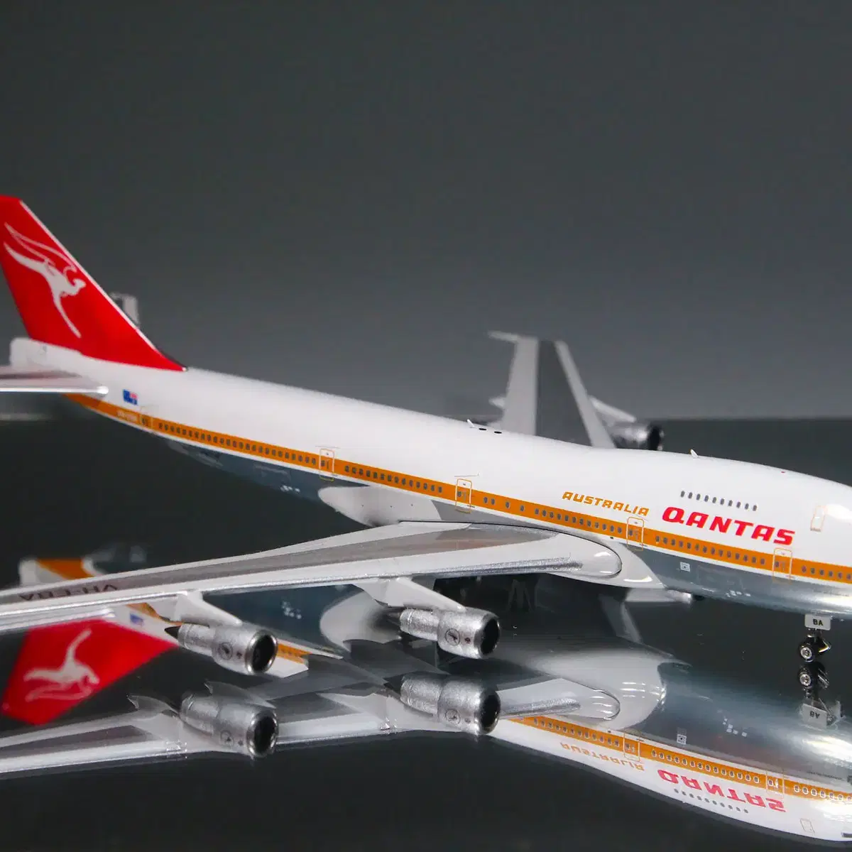 1/400 Phoenix 관타스 항공 B747-200 비행기 모형