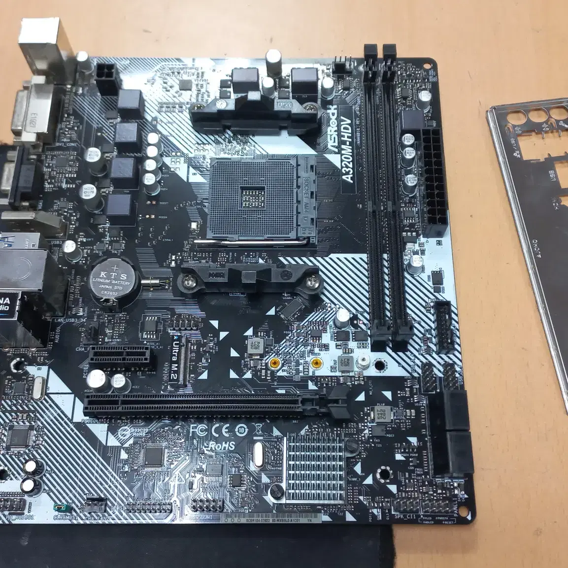 Asrock a320m-hdv 메인보드 팝니다.