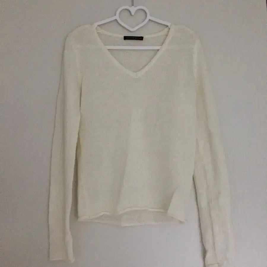 브랜디멜빌 Brandy Melville 아이보리 브이넥 니트