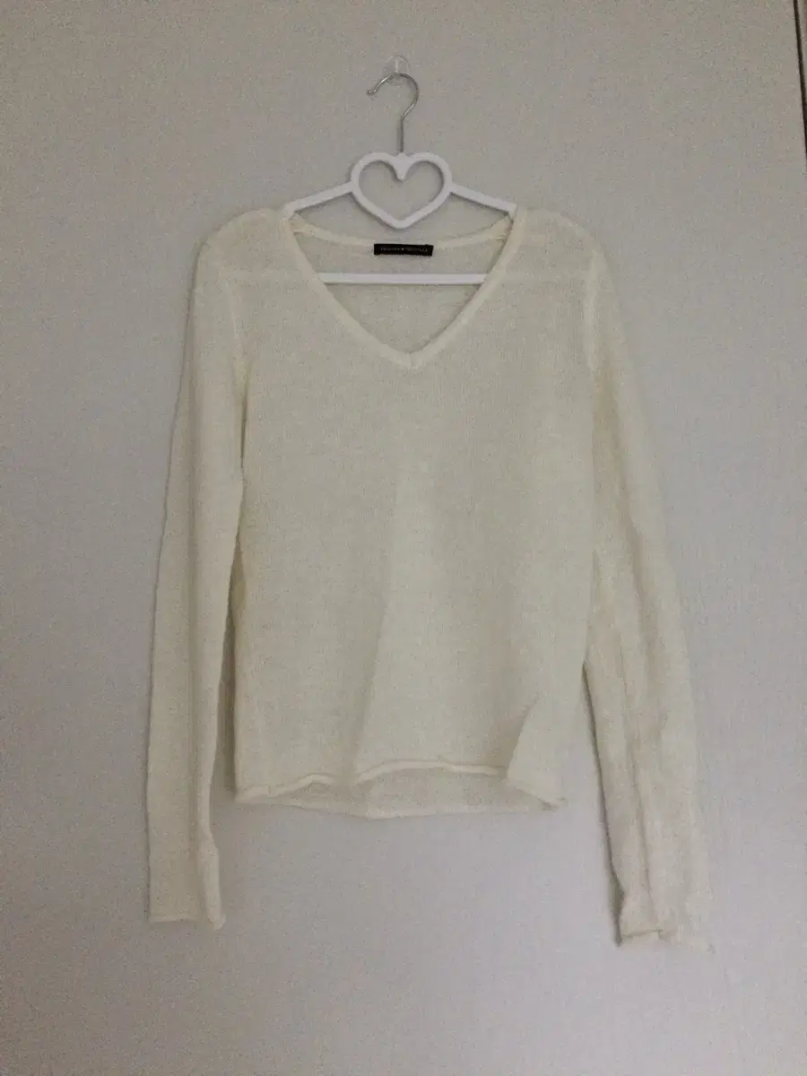 브랜디멜빌 Brandy Melville 아이보리 브이넥 니트