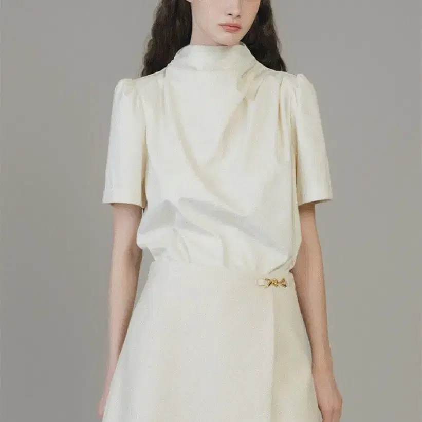 언에디트 F Velvet Drape Half Blouse (Pearl)