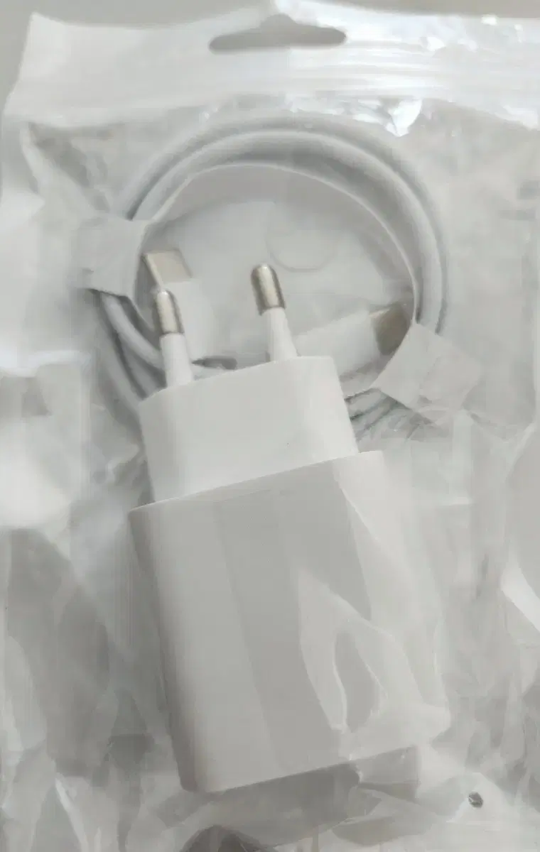 20W USB-C 충전기 세트 (화이트, 블랙)