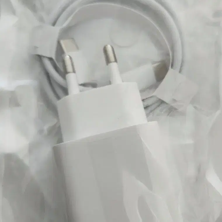 20W USB-C 충전기 세트 (화이트, 블랙)